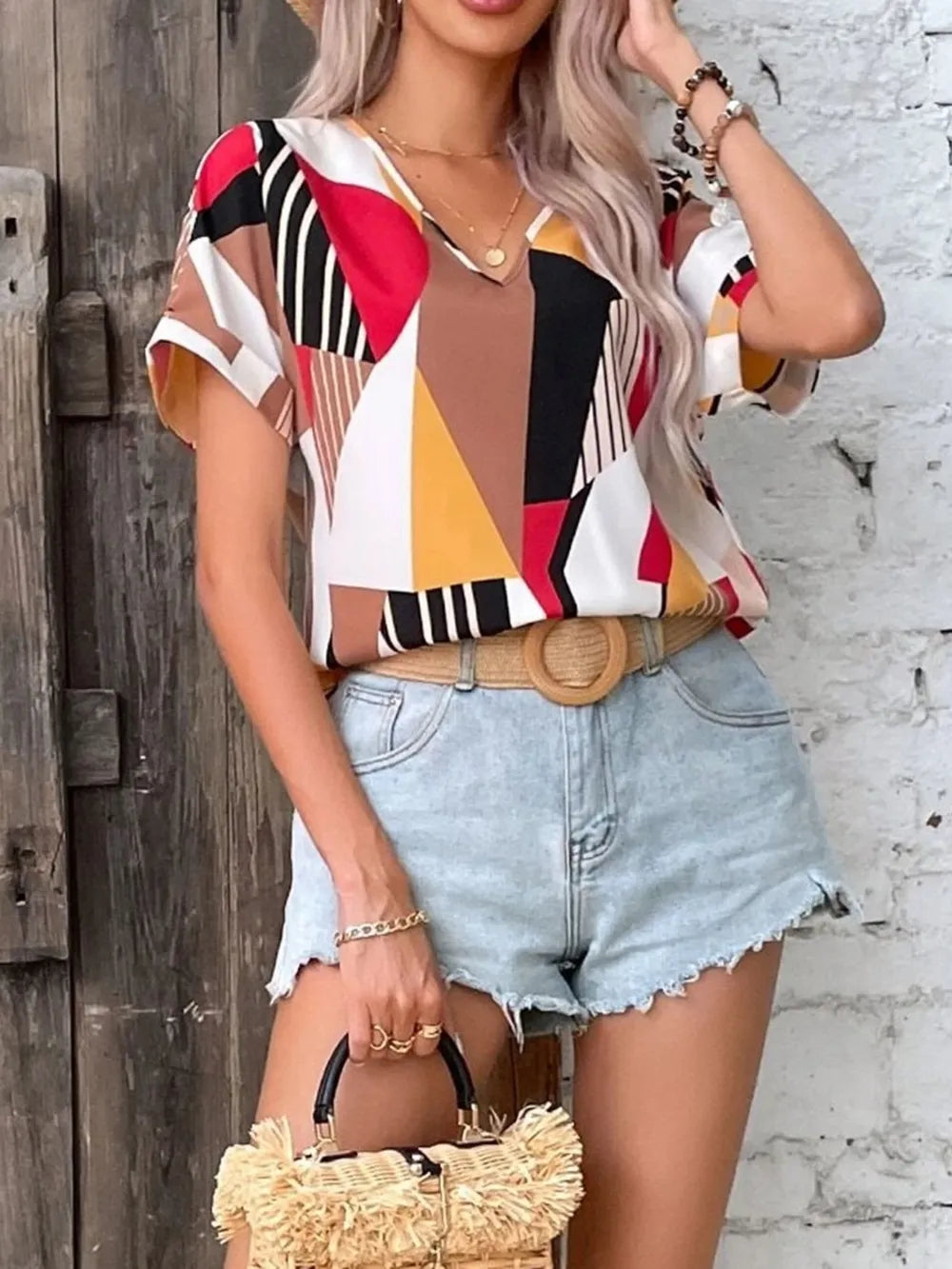 V-neck printed short sleeved shirt with women's geometric pattern contrasting color
