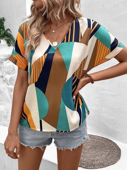 V-neck printed short sleeved shirt with women's geometric pattern contrasting color